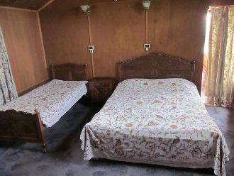 Young May Flower Houseboat, Srinagar 2